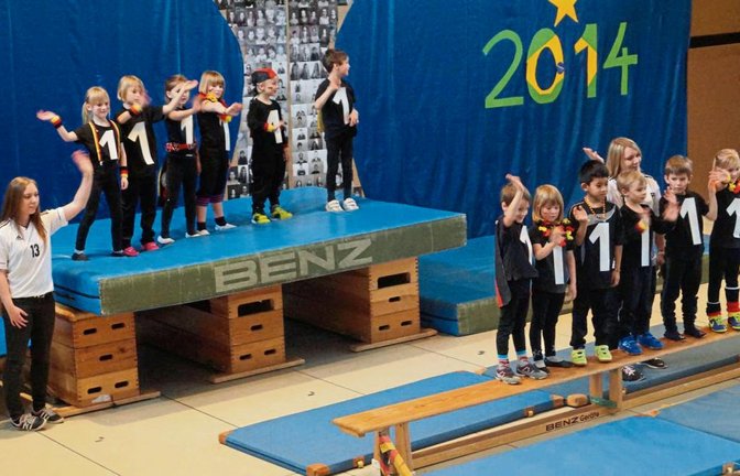 „Die Nummer eins der Welt sind wir.“ Das sahen auch die Kinder bei der Jahresabschlussfeier des TSV Nussdorf so.  Fotos: p