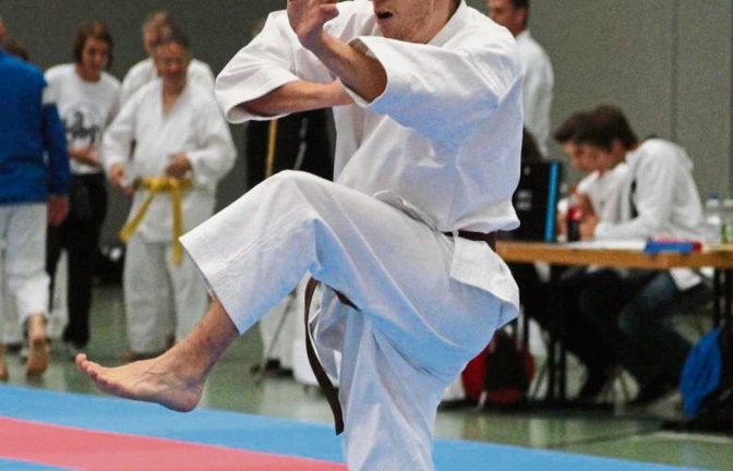 Albert Singer verweist im Finale der baden-württembergischen Titelkämpfen den Weltmeister von 2014, Marvin Nöltge, in die Schranken. Foto: privat