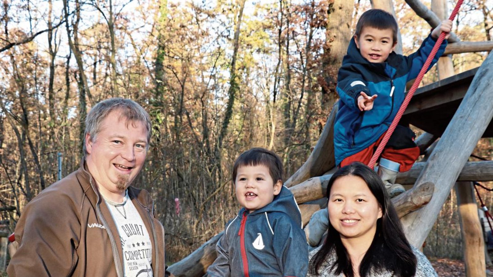 HongChen Eisenlauer schaut mit ihrer Familie positiv auf’s neue Jahr. Fotos: Gergen/p HongChen Eisenlauer schaut mit ihrer Familie positiv auf’s neue Jahr. Fotos: Gergen/p