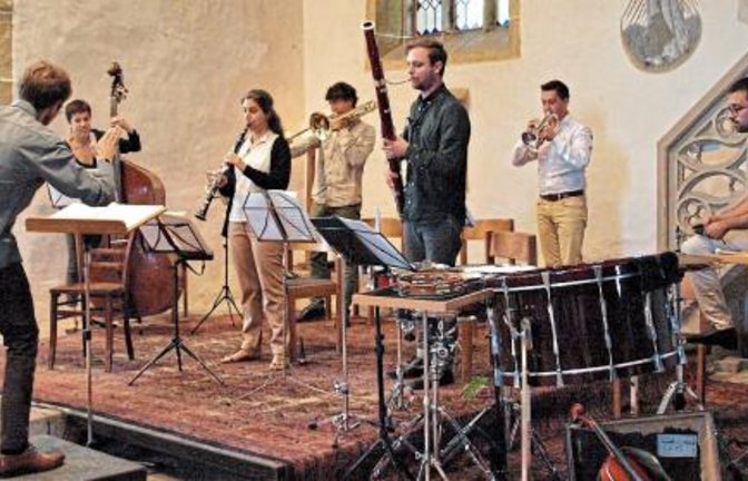 Kontrast pur: Die Musiker mussten beides können: Strawinskys geballt rhythmische Tonsprache umsetzen und parallel dazu auch mit frühbarocken Klängen vertraut sein. Fotos: Filitz