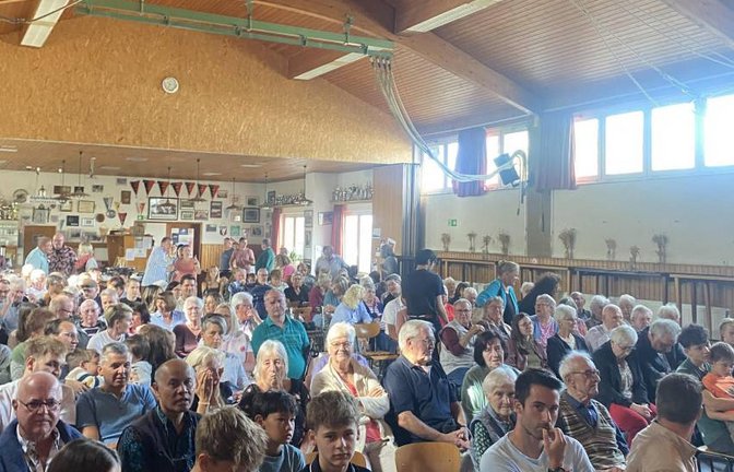 Jahresfest der Liebenzeller Gemeinschaft in Großglattbach. Voll besetzte TSV-Halle