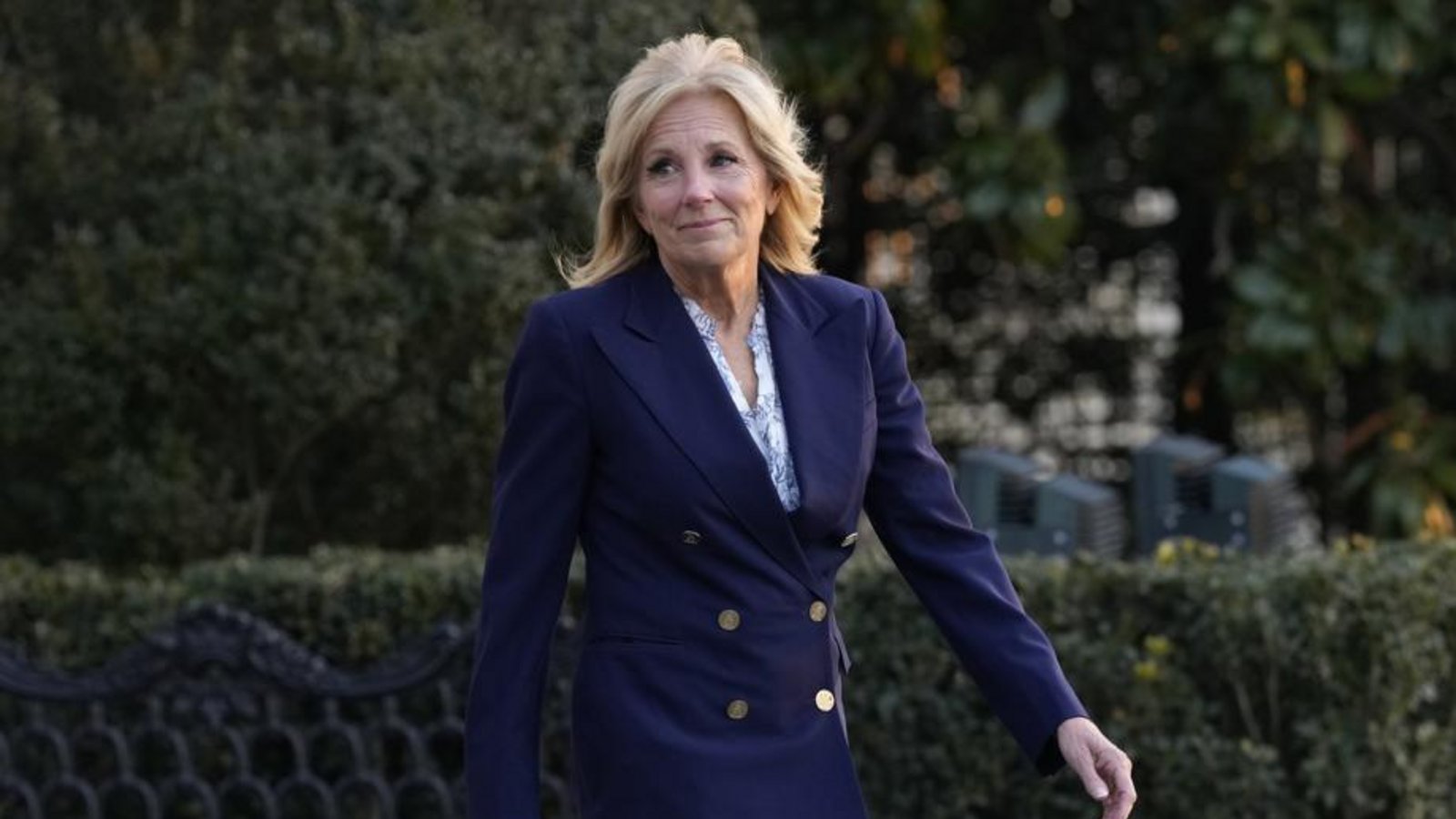 Jill Biden (2021 bis heute): Den Job aufgeben, nur weil der Ehemann zufällig Präsident der USA geworden ist? Nicht mit Dr. Jill Biden. Am Northern Virginia Community College unterrichtet die Frau von Joe Biden seit Jahren Englisch - und macht das auch als First Lady weiterhin. Zumindest ab und zu. Ansonsten reist sie mit ihrem Mann um die Welt, engagiert sich für Soldatenfamilien und im Kampf gegen den Krebs, der ihr ihren Sohn Beau nahm.Foto: dpa/Susan Walsh
