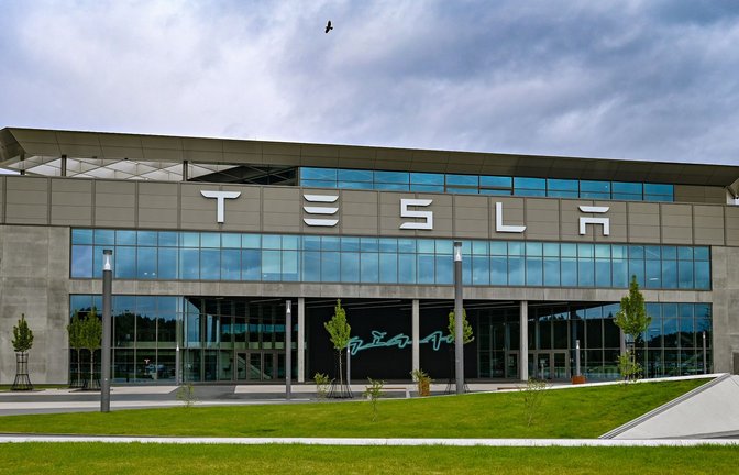 Im Tesla-Werk in Grünheide arbeiten mehr als 12.000 Menschen.<span class='image-autor'>Foto: Patrick Pleul/dpa</span>