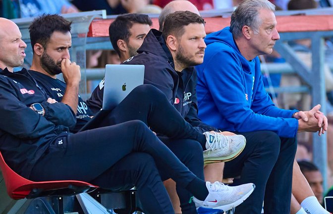 Die engsten Vertrauten von Chefcoach Marco Wildersinn (v.li.): Dominik Lang, Kerem Arslan (beide Co-Trainer), Denis Jercic (Torwart-Trainer) neben  Sport-Geschäftsführer Lutz Siebrecht.<span class='image-autor'>Foto: IMAGO/Eibner</span>