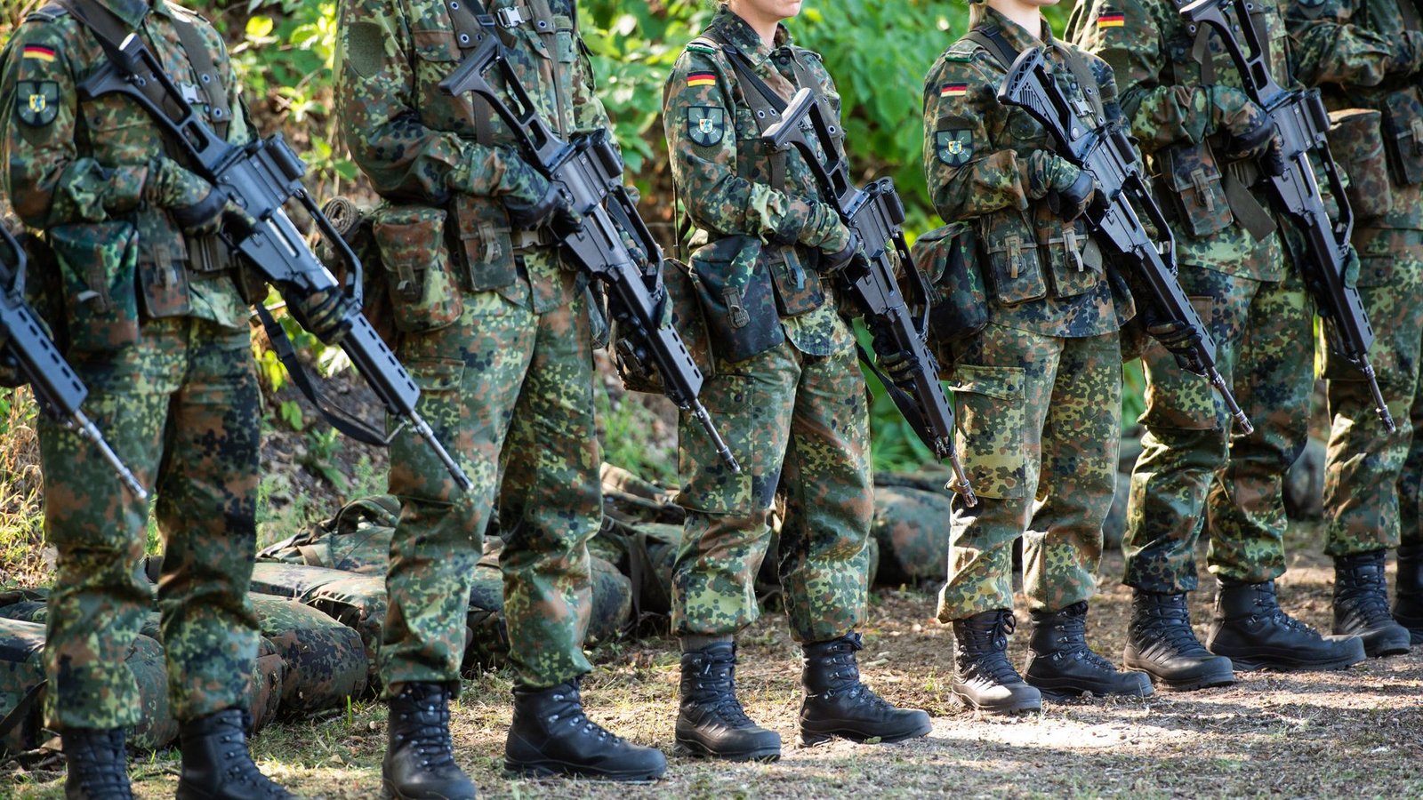 Soldaten der Bundeswehr: Die Truppe könnte nach Angaben von Verteidigungsminister Pistorius um Zehntausende Männer und Frauen aufgestockt werden.Foto: dpa Soldaten der Bundeswehr: Die Truppe könnte nach Angaben von Verteidigungsminister Pistorius um Zehntausende Männer und Frauen aufgestockt werden.Foto: dpa