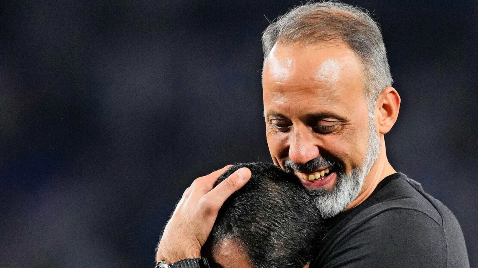 Pellegrino Matarazzo (re.) freut sich über den Finaleinzug.Foto: imago/Jose Breton