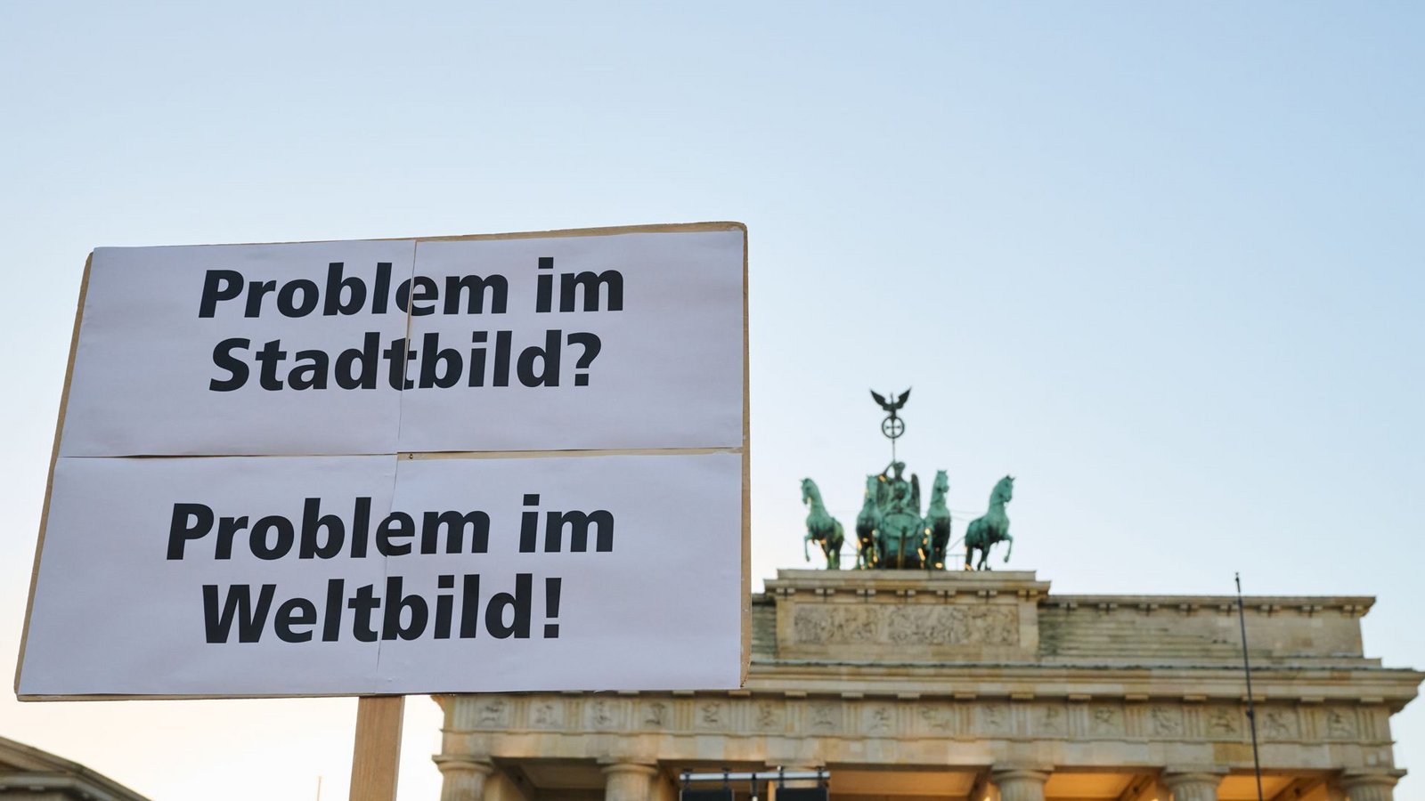 Rund 17 Prozent der Deutschen haben einer Studie zufolge ein rechtspopulistisches Weltbild. (Symbolbild)Foto: Annette Riedl/dpa Rund 17 Prozent der Deutschen haben einer Studie zufolge ein rechtspopulistisches Weltbild. (Symbolbild)Foto: Annette Riedl/dpa