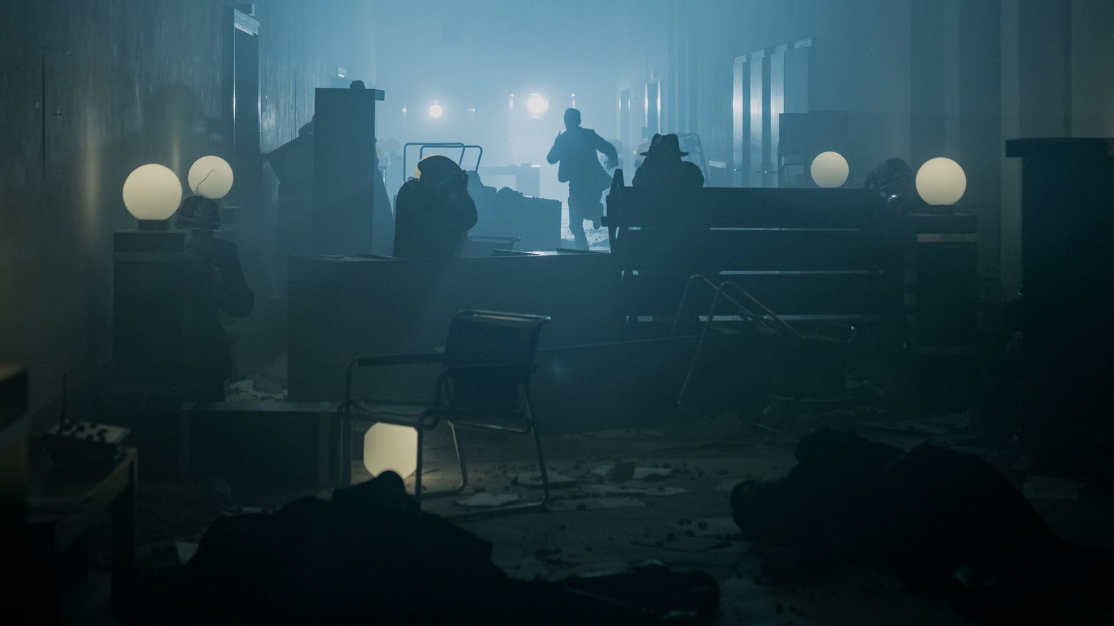 In Prag brechen Widerstandskämpfe aus – und in der Stadt bricht Chaos und Gewalt aus.Foto: ARD Degeto Film/NDR/Servus TV/Ca