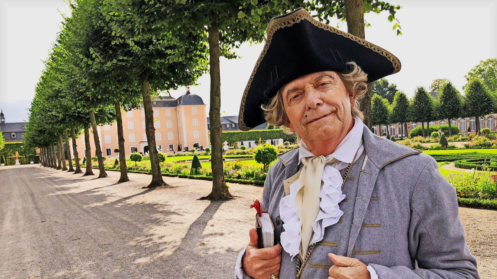 In Schwetzingen schlüpft Martin Griffiths in die Rolle von Charles Burney, einem Musikkritiker des 18. JahrhundertsIn Schwetzingen schlüpft Martin Griffiths in die Rolle von Charles Burney, einem Musikkritiker des 18. Jahrhunderts.Foto: Eberhard Reuß In Schwetzingen schlüpft Martin Griffiths in die Rolle von Charles Burney, einem Musikkritiker des 18. JahrhundertsIn Schwetzingen schlüpft Martin Griffiths in die Rolle von Charles Burney, einem Musikkritiker des 18. Jahrhunderts.Foto: Eberhard Reuß