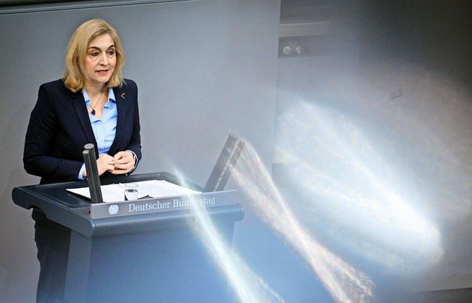 Gesundheitsministerin Nina Warken. Das Bundeskabinett bringt ein Sparpaket zur Entlastung der Krankenkassen auf den Weg (Archivfoto).<span class='image-autor'>Foto: Bernd von Jutrczenka/dpa/Bernd von Jutrczenka</span>