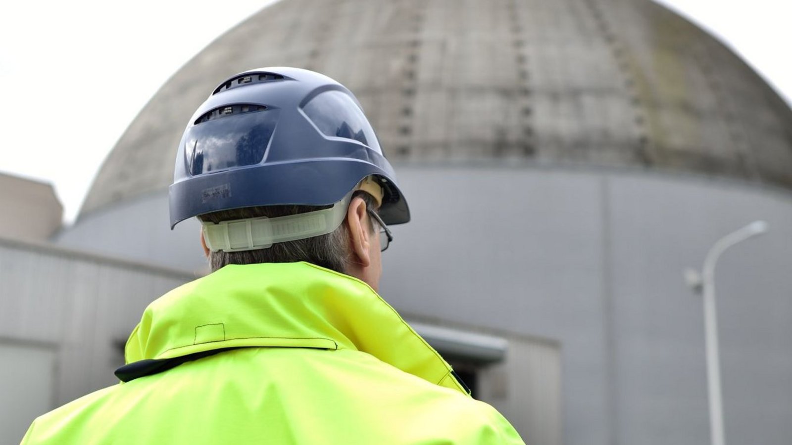 Noch haben die Mitarbeiter der EnBW in Obrigheim viel zu tun.Foto: dpa/Uwe Anspach