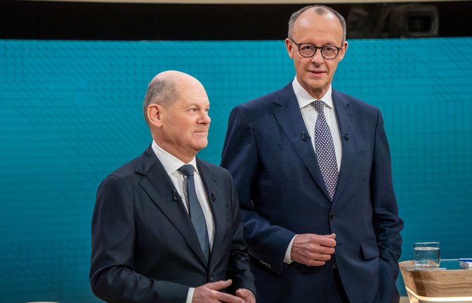 Friedrich Merz (rechts) und Bundeskanzler Olaf Scholz beim TV-Duell am Montagabend.<span class='image-autor'>Foto: dpa/Michael Kappeler</span>