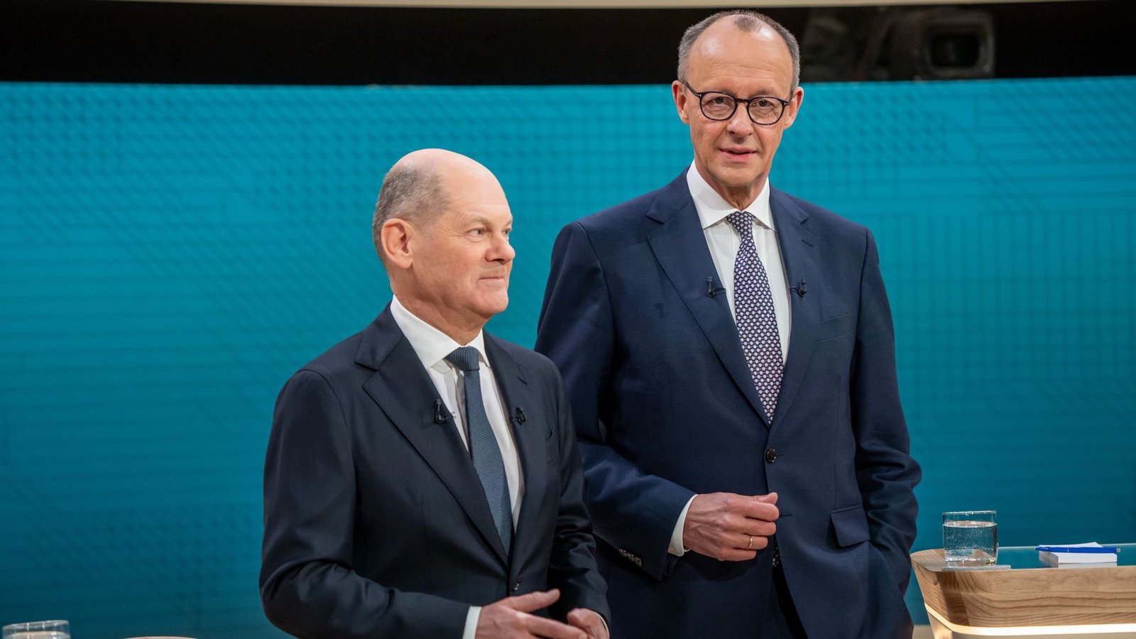 Friedrich Merz (rechts) und Bundeskanzler Olaf Scholz beim TV-Duell am Montagabend.Foto: dpa/Michael Kappeler Friedrich Merz (rechts) und Bundeskanzler Olaf Scholz beim TV-Duell am Montagabend.Foto: dpa/Michael Kappeler