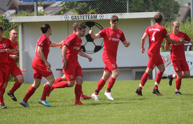 Die Fußballer des SV Horrheim sind Meister der Kreisliga B 6. In diesem Moment bejubeln sie aber gerade erst den Treffer zur 1:0-Führung gegen Vaihingen. <span class='image-autor'>Foto: Dittrich</span>