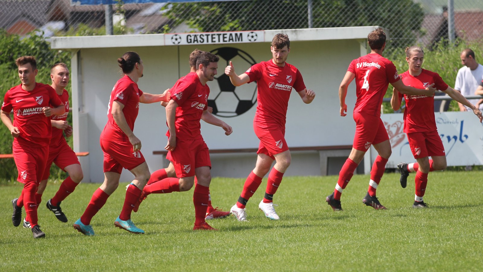 Die Fußballer des SV Horrheim sind Meister der Kreisliga B 6. In diesem Moment bejubeln sie aber gerade erst den Treffer zur 1:0-Führung gegen Vaihingen. Foto: Dittrich Die Fußballer des SV Horrheim sind Meister der Kreisliga B 6. In diesem Moment bejubeln sie aber gerade erst den Treffer zur 1:0-Führung gegen Vaihingen. Foto: Dittrich