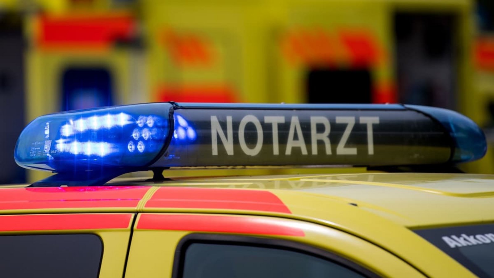 In Ulm ist ein Mann durch einen Stromschlag aus einer Oberleitung verletzt worden (Symbolbild).Monika Skolimowska/dpa-Zentralbild/dpa In Ulm ist ein Mann durch einen Stromschlag aus einer Oberleitung verletzt worden (Symbolbild).Monika Skolimowska/dpa-Zentralbild/dpa