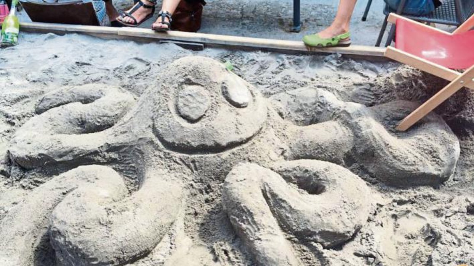 Die Krake grüßt vom Vaihinger Strand. Foto: Kugel