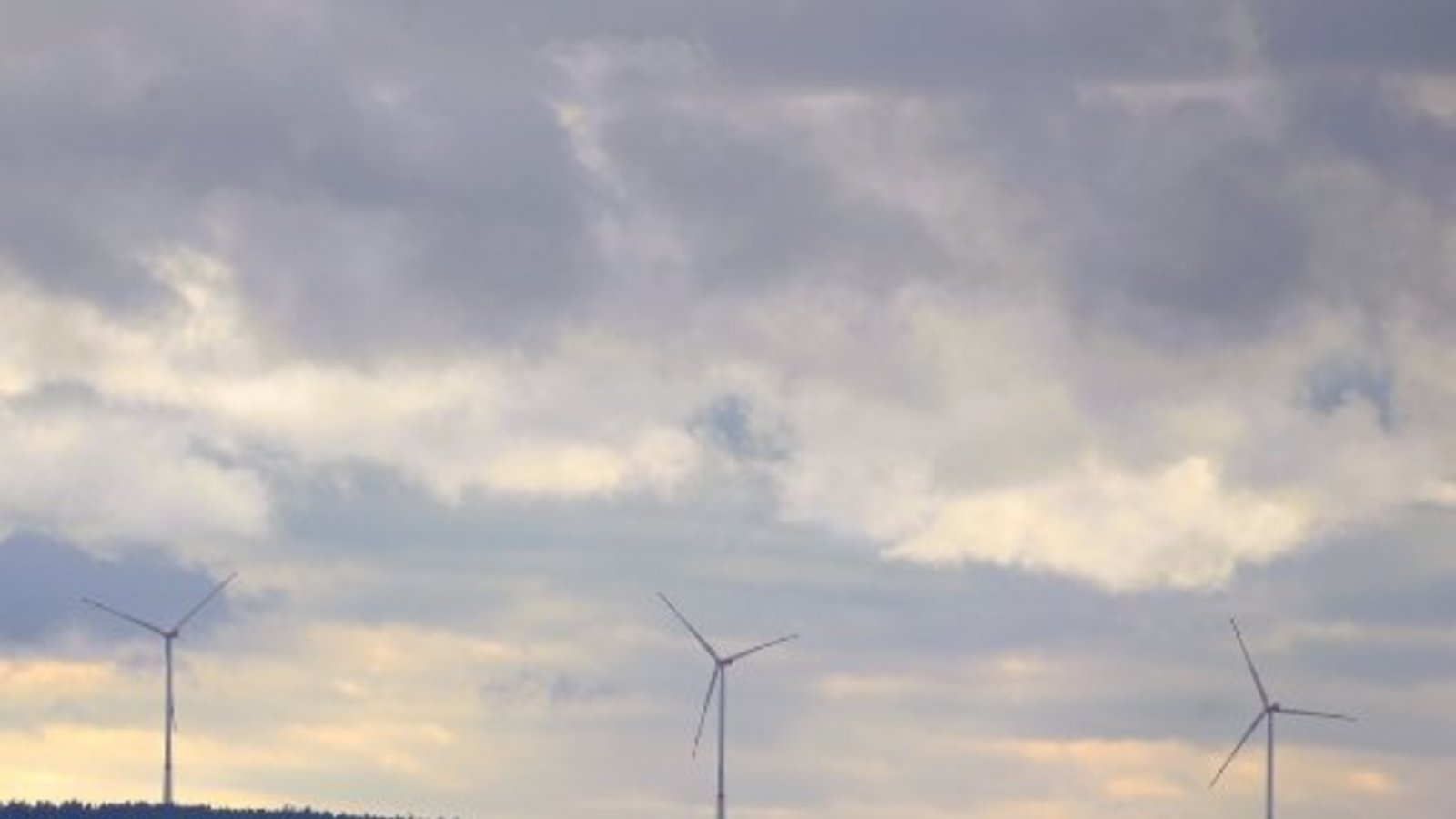 Windräder gibt es im Enzkreis bislang nur auf Schwarzwaldhügeln. Archivfoto: Küppers