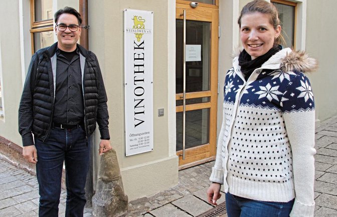 Martin Fischer und Mara Walz freuen sich schon auf die Wiedereröffnung der Vinothek, sobald sich ein Pächter gefunden hat.  Foto: Banholzer