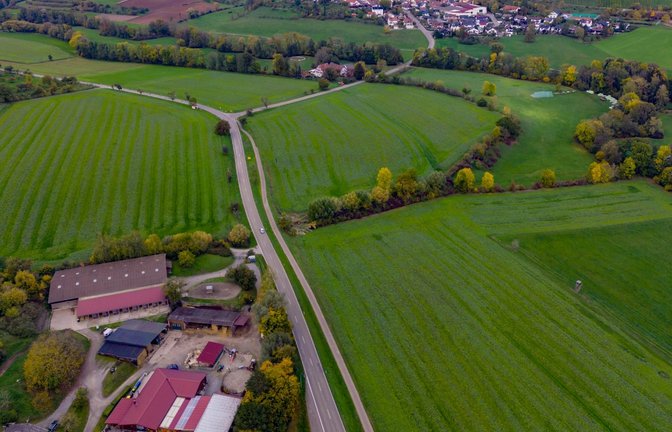 Die Stadt wird das landwirtschaftliche Grundstück zwischen Hohenhaslach und Spielberg für die künftige Feuerwache im Kirbachtal kaufen.  <span class='image-autor'>Foto: Martin Kalb</span>