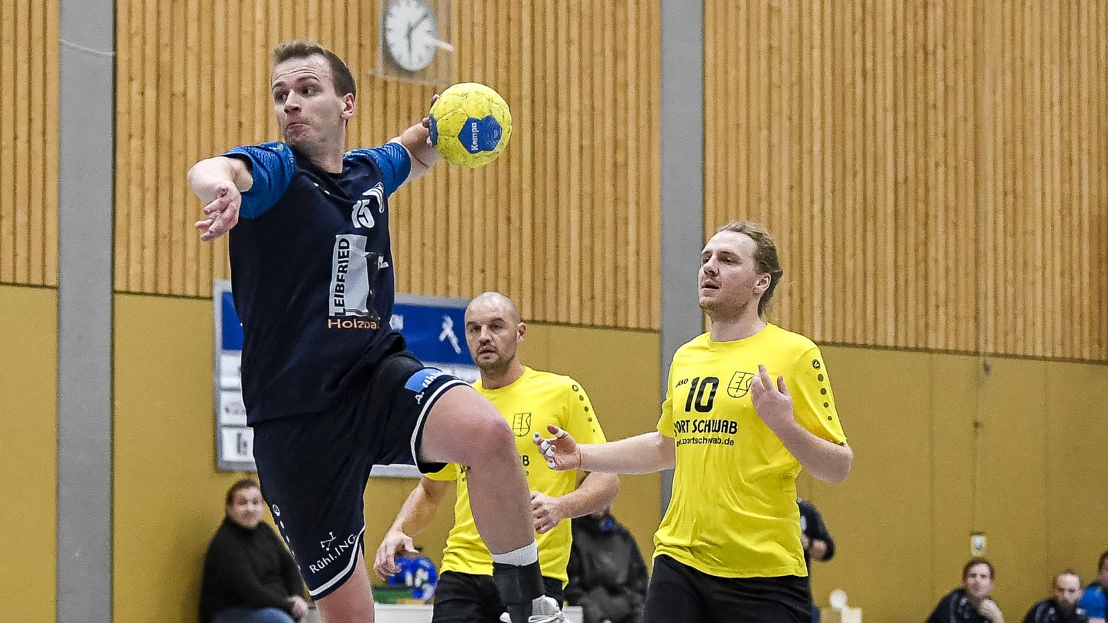 Zu selten kommt der Enzweihinger Aaron Stark zum Torabschluss. Archivfoto: Leitner