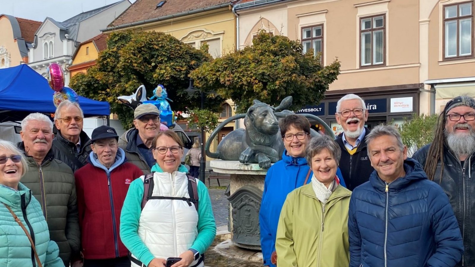Die Vertreter des Vaihinger Städtepartnerschaftsvereins mit ihrem Vorsitzenden Jan Simecek (Zweiter von rechts) beim jüngsten Besuch in Köszeg. Fotos: p Die Vertreter des Vaihinger Städtepartnerschaftsvereins mit ihrem Vorsitzenden Jan Simecek (Zweiter von rechts) beim jüngsten Besuch in Köszeg. Fotos: p