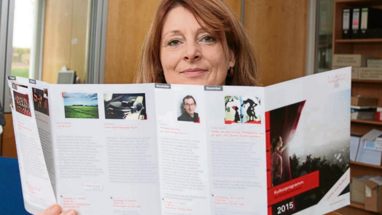 Andrea Fink präsentiert das Kulturprogramm 2015 der Stadt Sachsenheim. Foto: Bögel Andrea Fink präsentiert das Kulturprogramm 2015 der Stadt Sachsenheim. Foto: Bögel