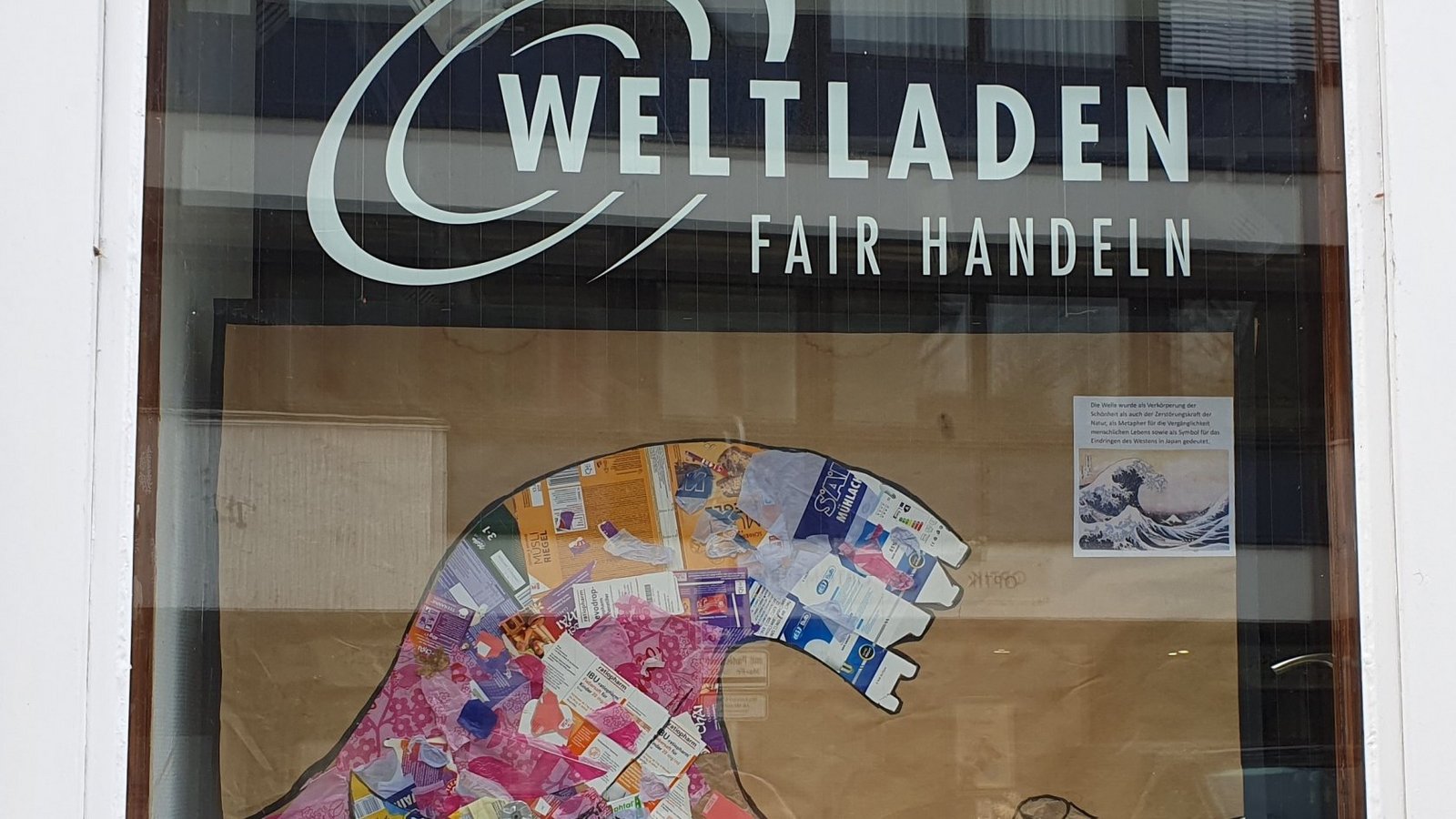 Weltladen Vaihingen Kunst Ferdinand-Steinbeis-Realschule Müll Plastik "Die große Welle vor Kanagawa" des japanischen Künstlers Hokusai Foto:p