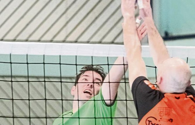 Marco Kühnle (links) und der SV Iptingen hat nach durchwachsenem Saisonstart eine überlegene Runde gespielt und letztlich souverän den Titel in der Mixed 2/4 D 1 Nord geholt. Foto: Simecek