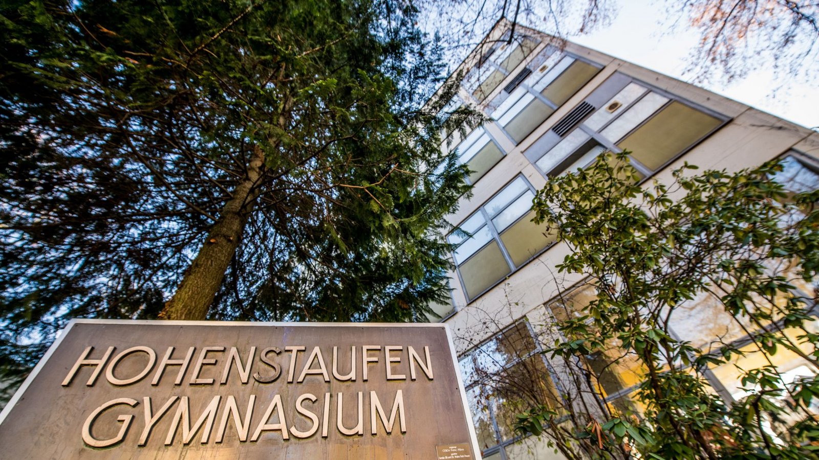 Unter den kommunalen Vorhaben befinden sich beispielsweise 500 000 Euro für den zweiten Bauabschnitt bei der Sanierung des Hohenstaufen-Gymnasiums in Göppingen (Bild). 118 550 Euro wird für die Sanierung der Gutenbergschule in Karlsruhe hinzugegeben.Foto: Giacinto Carlucci Unter den kommunalen Vorhaben befinden sich beispielsweise 500 000 Euro für den zweiten Bauabschnitt bei der Sanierung des Hohenstaufen-Gymnasiums in Göppingen (Bild). 118 550 Euro wird für die Sanierung der Gutenbergschule in Karlsruhe hinzugegeben.Foto: Giacinto Carlucci