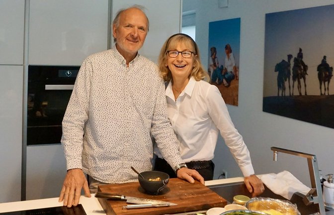 „Glück ist eine Entscheidung“: Jörg Lorz und Ilona Cwik-Lorz beim Kochen<span class='image-autor'>Foto: Marion Brucker</span>