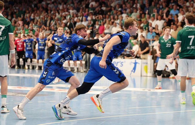 Ab geht’s zum Jubeln in die TVB-Fankurve: Jakob Nigg (li.) und Siegtorschütze Linus Schmid.<span class='image-autor'>Foto: Pressefoto Baumann</span>