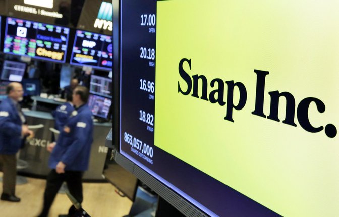 Um fast ein Drittel ist die Aktie der Firma Snap abgestürzt, die verantwortlich sind für die Messenger-App Snapchat.<span class='image-autor'>Foto: dpa/Richard Drew</span>