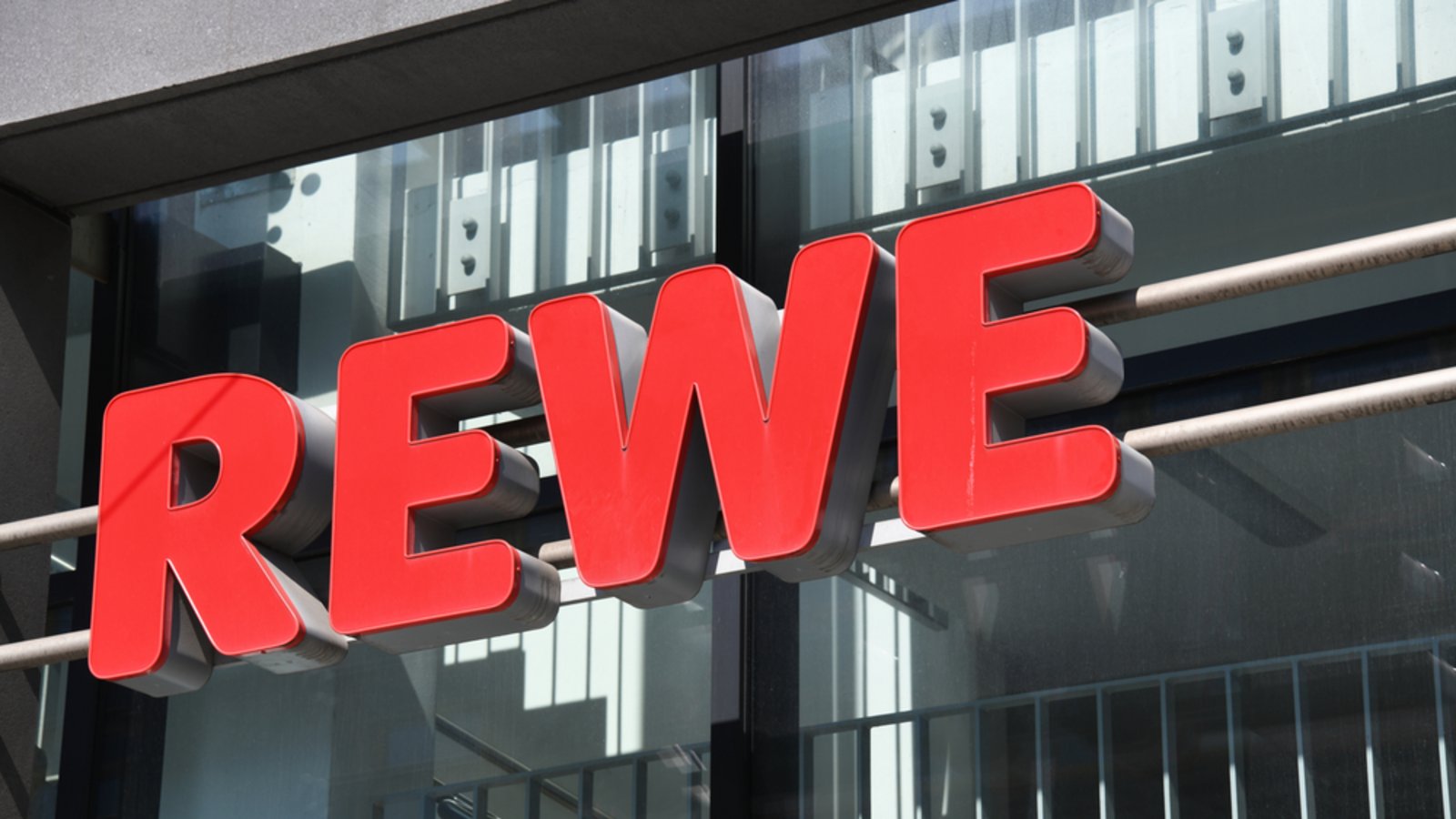 Rewe ruft aktuell Erdnüsse von ültje zurück.Foto: nitpicker / shutterstock.com