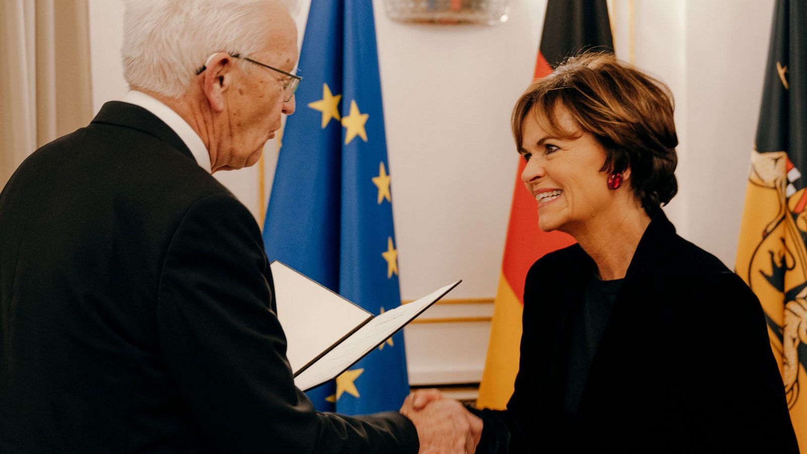 „Professorin“ dank Kretschmann: Nicola Leibinger-KammüllerFoto: Staatsministerium Baden-Württemberg „Professorin“ dank Kretschmann: Nicola Leibinger-KammüllerFoto: Staatsministerium Baden-Württemberg