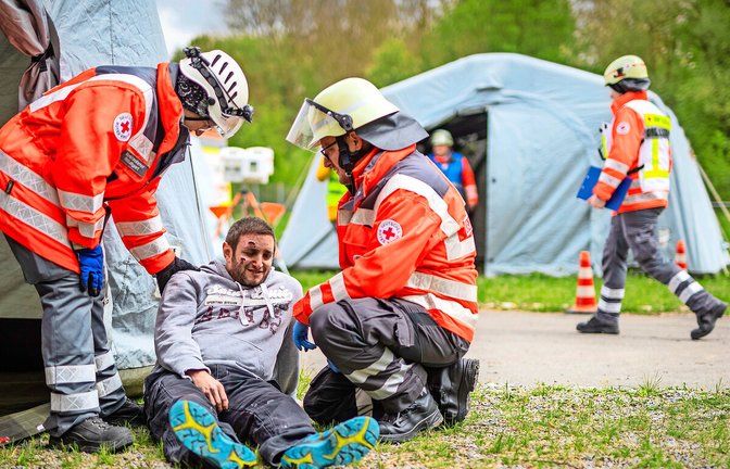 Eine Bevölkerungsschutzübung in Stuttgart vor einem Jahr: Hier ist die Katastrophe nur eine Simulation, die Verletzungen sind nur aufgemalt – aber was passiert in einem Ernstfall?<span class='image-autor'>Foto: Lichtgut/Christoph Schmidt, dpa/Bernd Weißbrod</span>