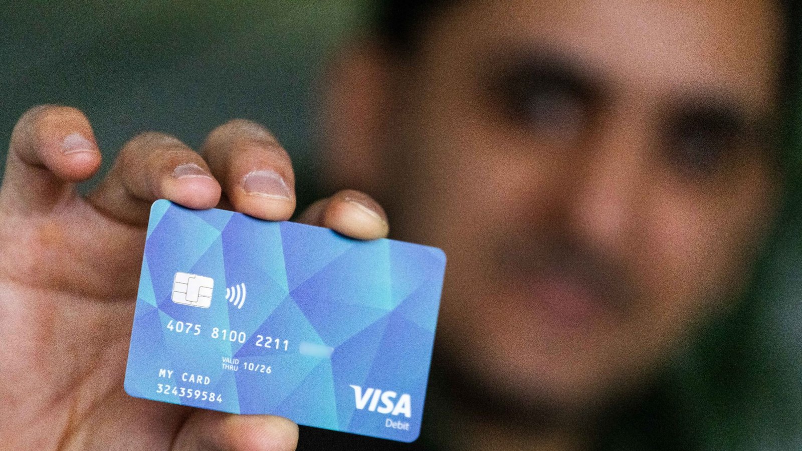 Im Ortenaukreis wurden bereits mehr als hundert Bezahlkarten an Geflüchtete ausgegeben.Foto: dpa/Philipp von Ditfurth Im Ortenaukreis wurden bereits mehr als hundert Bezahlkarten an Geflüchtete ausgegeben.Foto: dpa/Philipp von Ditfurth
