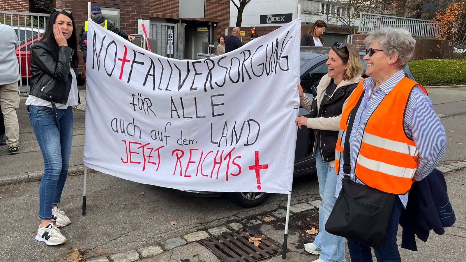 Protestaktion in Stuttgart gegen die Schließung von 18 Notfallpraxen in Baden-WürttembergFoto: /Hartmann Protestaktion in Stuttgart gegen die Schließung von 18 Notfallpraxen in Baden-WürttembergFoto: /Hartmann