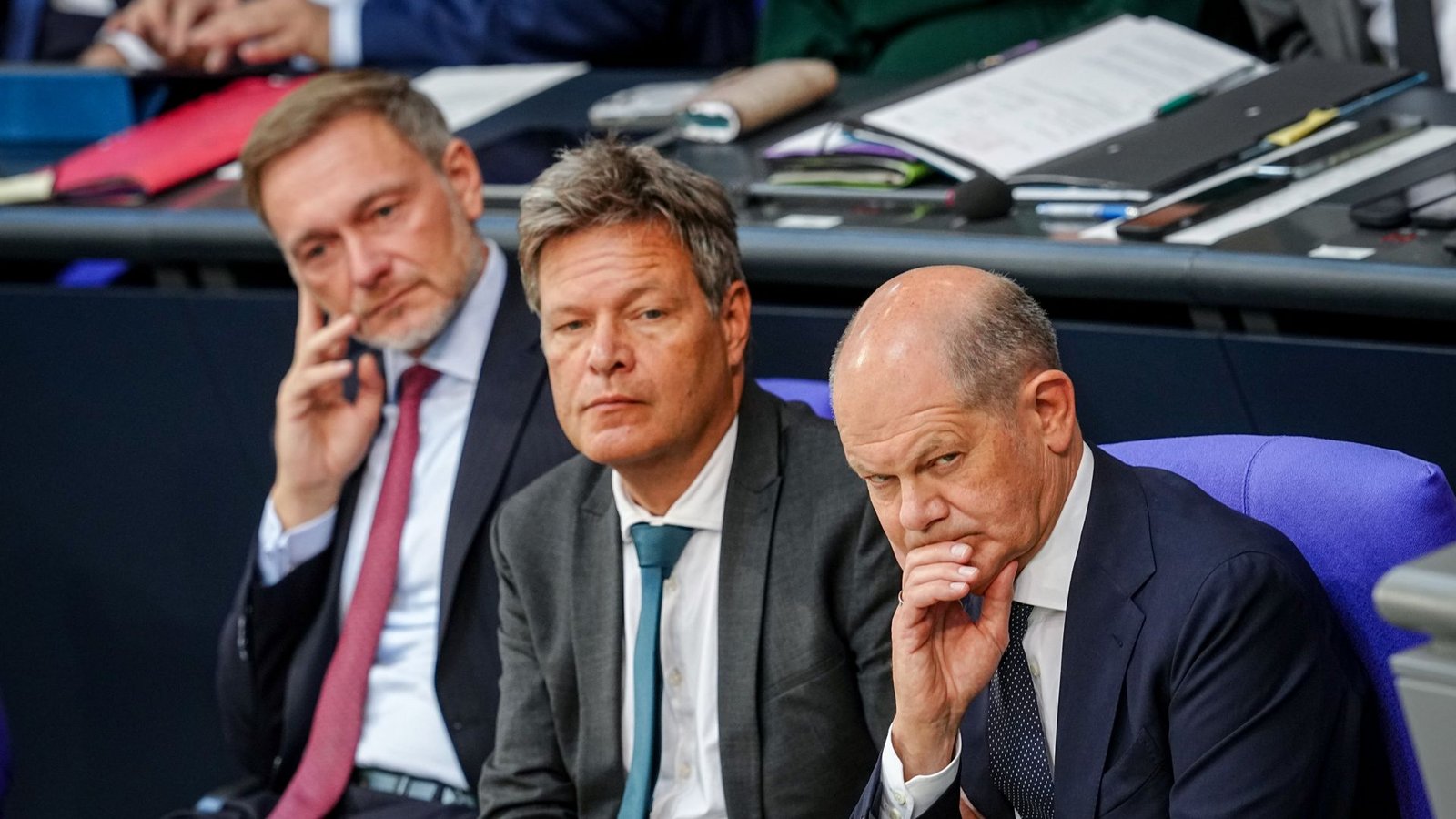 Die Stimmung zwischen Christian Lindner (FDP), Robert Habeck (Grüne) und Bundeskanzler Olaf Scholz (SPD) wird immer eisiger.Foto: dpa/Kay Nietfeld Die Stimmung zwischen Christian Lindner (FDP), Robert Habeck (Grüne) und Bundeskanzler Olaf Scholz (SPD) wird immer eisiger.Foto: dpa/Kay Nietfeld