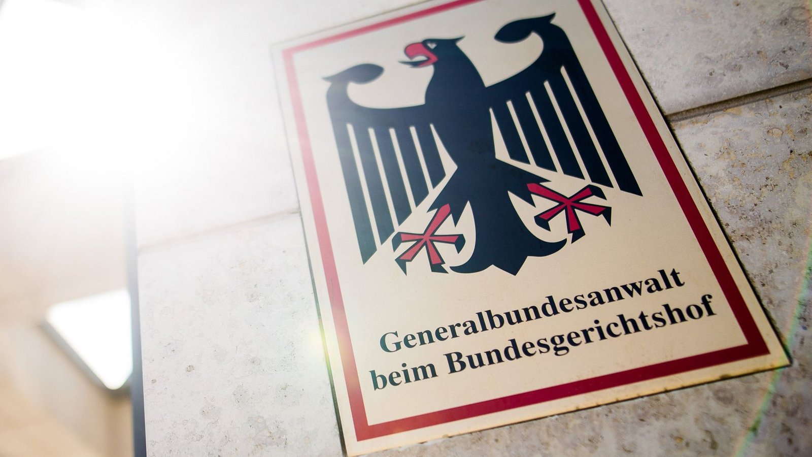 Die Bundesanwaltschaft wirft einem irakischen Ehepaar u.a. Kriegsverbrechen und Kindesmissbrauch vor. Beide sollen dem IS angehört haben (Symbolfoto).Foto: dpa/Christoph Schmidt