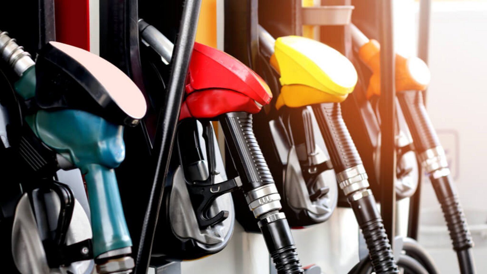 Haltbarkeit und Lagerung von Benzin und Diesel im Überblick. Das Wichtigste zur Lagerung von Kraftstoff im Tank oder Kanister.Foto: ThePowerPlant / Shutterstock.com Haltbarkeit und Lagerung von Benzin und Diesel im Überblick. Das Wichtigste zur Lagerung von Kraftstoff im Tank oder Kanister.Foto: ThePowerPlant / Shutterstock.com