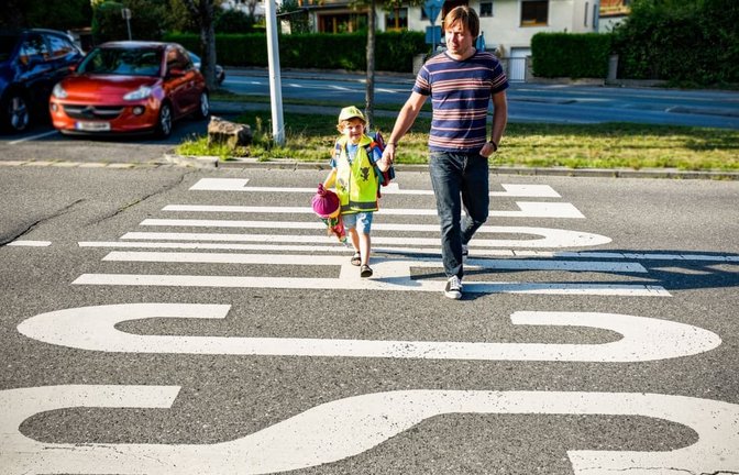 Die Landesverkehrswacht rät Eltern von künftigen Erstklässlern, schon jetzt in den Ferien den Schulweg zu üben.<span class='image-autor'>Hagen Lehmann/dpa</span>