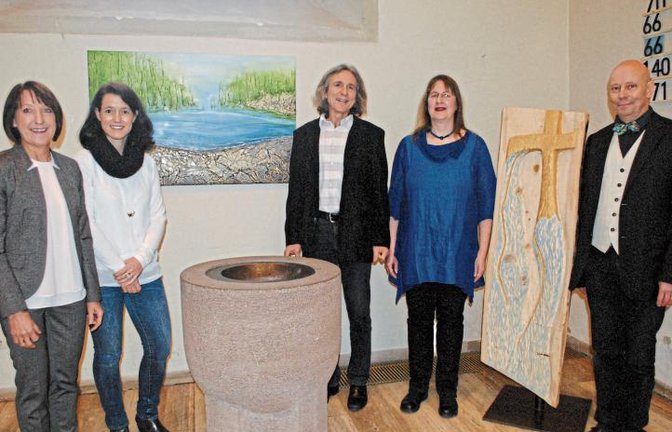 Die Jahreslosung als Denkanstoß: Renate Secker (von links), Gabi Frick, Albert Nellessen, Inge Dämmrich und Thomas Knodel haben den Worten in ihren Arbeiten nachgespürt. Foto: Stahlfeld