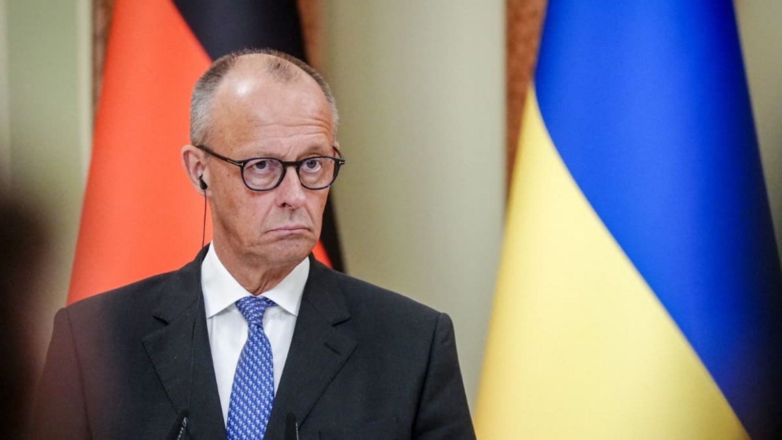 Bundeskanzler Friedrich Merz (CDU) spricht bei einer gemeinsamen Pressekonferenz mit Präsident Selenskyj im Präsidentenpalast.Kay Nietfeld/dpa Bundeskanzler Friedrich Merz (CDU) spricht bei einer gemeinsamen Pressekonferenz mit Präsident Selenskyj im Präsidentenpalast.Kay Nietfeld/dpa