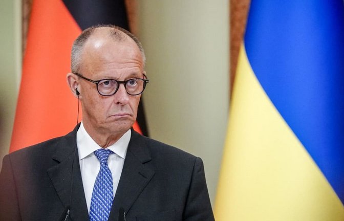 Bundeskanzler Friedrich Merz (CDU) spricht bei einer gemeinsamen Pressekonferenz mit Präsident Selenskyj im Präsidentenpalast.<span class='image-autor'>Kay Nietfeld/dpa</span>