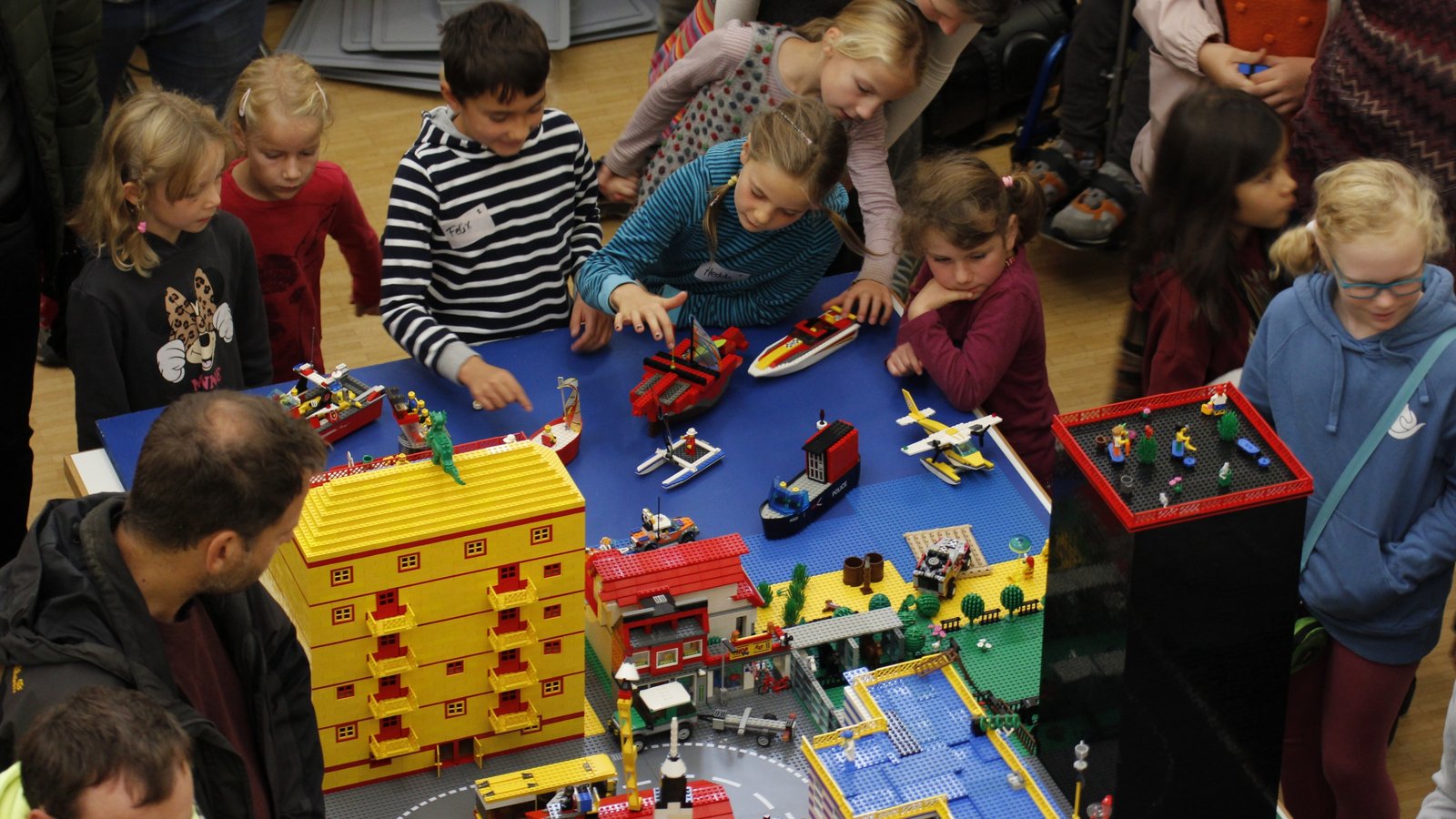 Tausende Lego-Steine wurden im evangelischen Gemeindezentrum in Sersheim verbaut. Foto: p