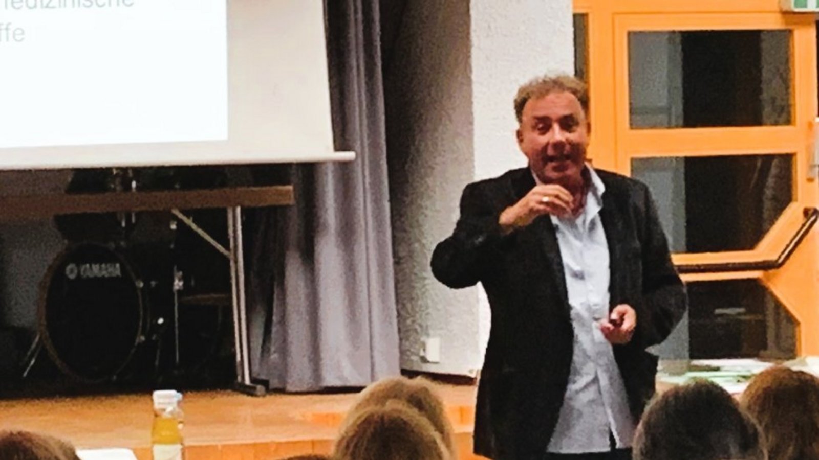 Ralf Moll spricht vor rund 100 Zuhörerinnen und Zuhörern in Vaihingen. Foto: p