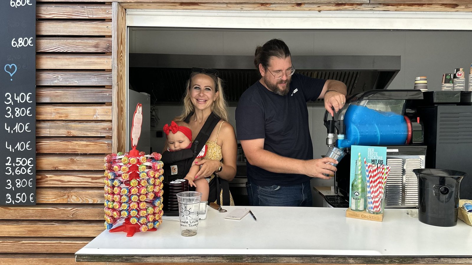 Vildana und Clemens Vohrer betreiben einen Kiosk am Kirchentellinsfurter Baggersee.Foto: Marie Part