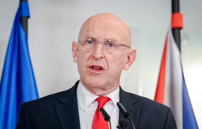 John Healey ist von seinem Amt als britischer Verteidigungsminister zurückgetreten.<span class='image-autor'>Foto: Kay Nietfeld/dpa</span>