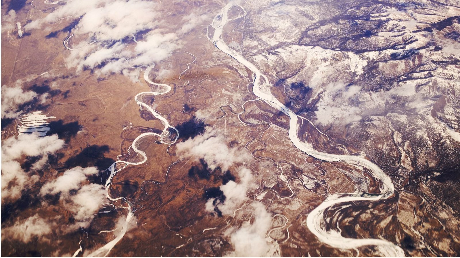 Gefrorene Tundra in Sibirien: Ist der Boden einmal getaut, lässt sich die Zersetzung des Kohlenstoffs darin nicht aufhalten, selbst wenn sich die globale Temperatur stabilisiert.Foto: Imago/Pond5 Images Gefrorene Tundra in Sibirien: Ist der Boden einmal getaut, lässt sich die Zersetzung des Kohlenstoffs darin nicht aufhalten, selbst wenn sich die globale Temperatur stabilisiert.Foto: Imago/Pond5 Images